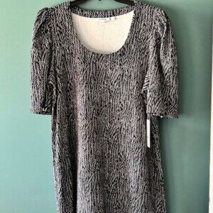 Chico's Zenergy 2/L Black White Dress Scoop Neck Abstract Animal NEW Minimalist